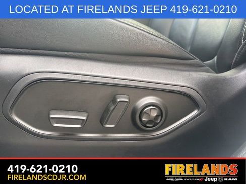 Used 2023 Jeep Grand Cherokee Limited image 19