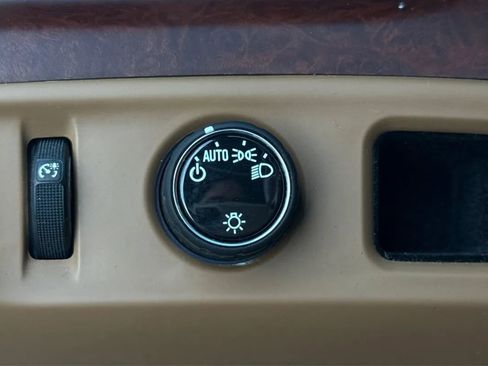 Used 2017 Cadillac Escalade Platinum RWD image 49