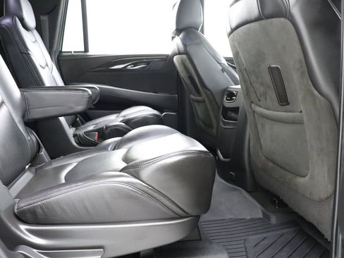 Used 2019 Cadillac Escalade Platinum image 33
