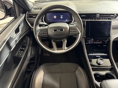 Used 2024 Jeep Grand Cherokee Altitude image 19