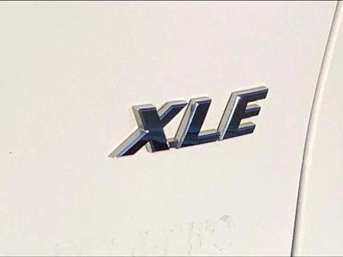 Used 2022 Toyota RAV4 XLE w/ Convenience Package FWD image 10