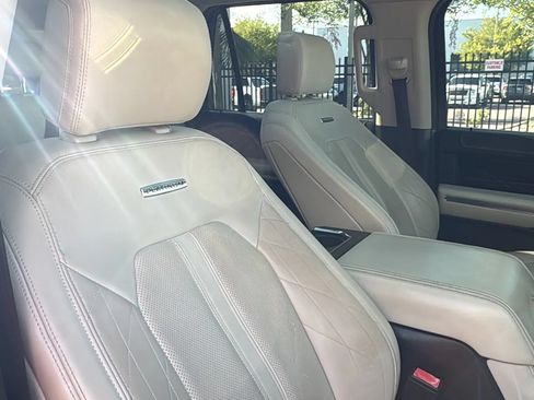 Used 2018 Ford Expedition Platinum AWD/4WD image 11