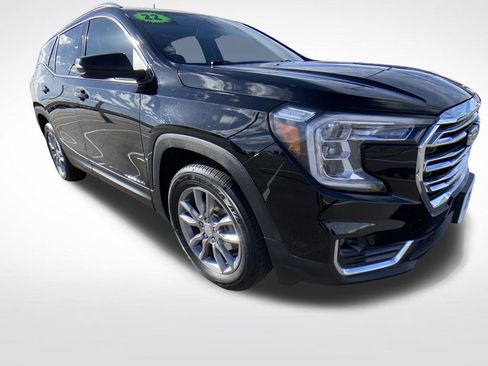Used 2022 GMC Terrain SLT w/ Infotainment Package II AWD/4WD image 9