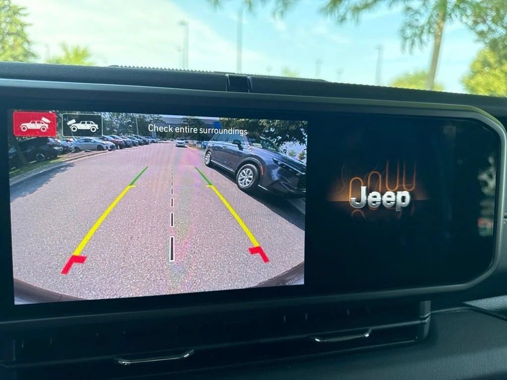 Used 2026 Jeep Wrangler Unlimited Sahara AWD/4WD image 27