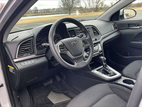 Used 2018 Hyundai Elantra SE image 14