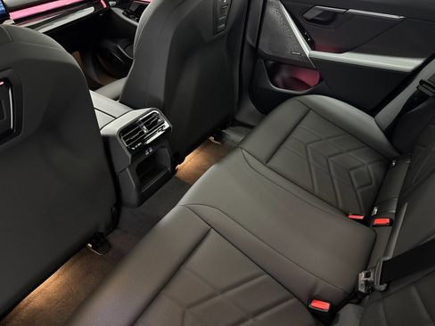 Used 2026 BMW i5 eDrive40 w/ Premium Package image 21