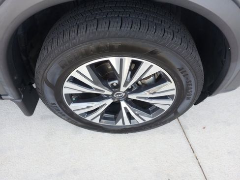 Used 2023 Nissan Rogue SV FWD image 29