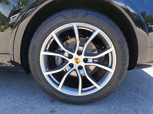 Used 2025 Porsche Cayenne image 14