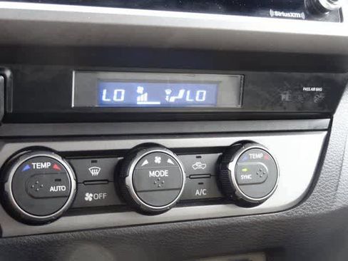 Used 2022 Toyota Tacoma TRD Off-Road w/ Technology Package image 26