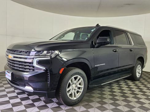 Used 2024 Chevrolet Suburban LT image 3