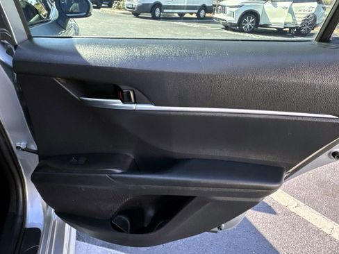 Used 2023 Toyota Camry SE image 17