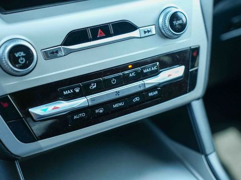 Certified 2023 Ford Explorer XLT AWD/4WD image 37