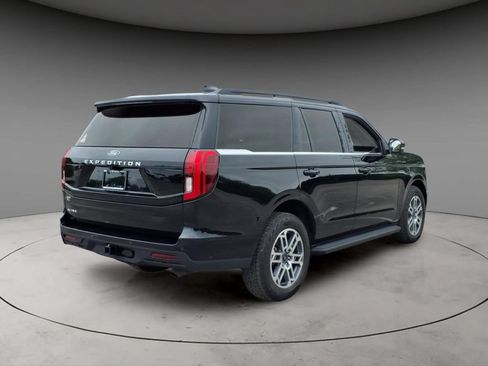Used 2025 Ford Expedition Active AWD/4WD image 9