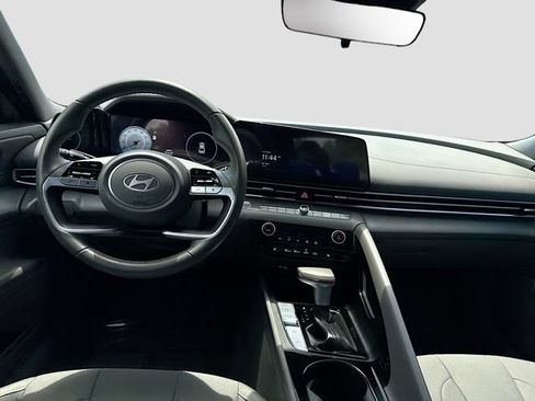 Certified 2025 Hyundai Elantra SEL FWD image 21
