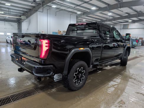 Used 2024 GMC Sierra 2500 AT4X image 3