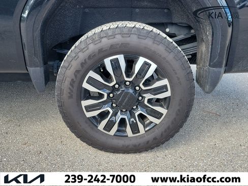 Used 2024 GMC Sierra 3500 Denali Ultimate AWD/4WD image 7