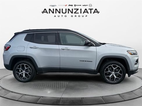 Used 2024 Jeep Compass Limited image 6