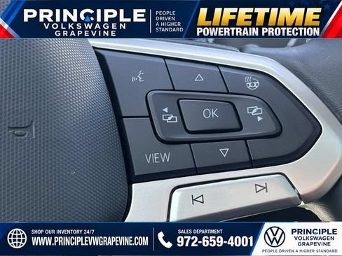 Used 2023 Volkswagen Taos SE w/ Panoramic Sunroof Package FWD image 17