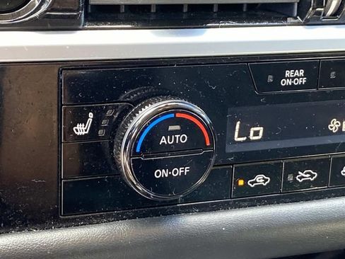 Used 2025 Nissan Pathfinder SV AWD/4WD image 15