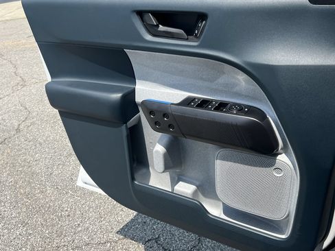 New 2026 Ford Maverick XLT w/ XLT Luxury Package FWD image 13