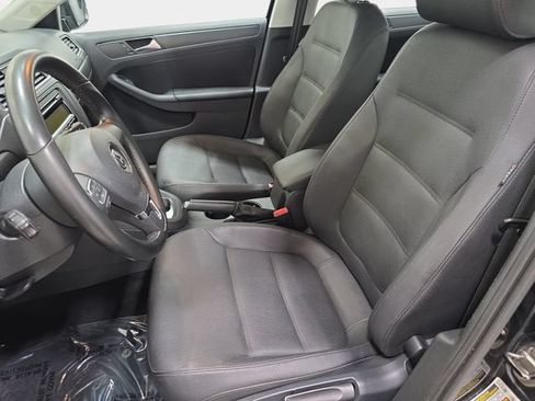 Used 2011 Volkswagen Jetta SE FWD image 13