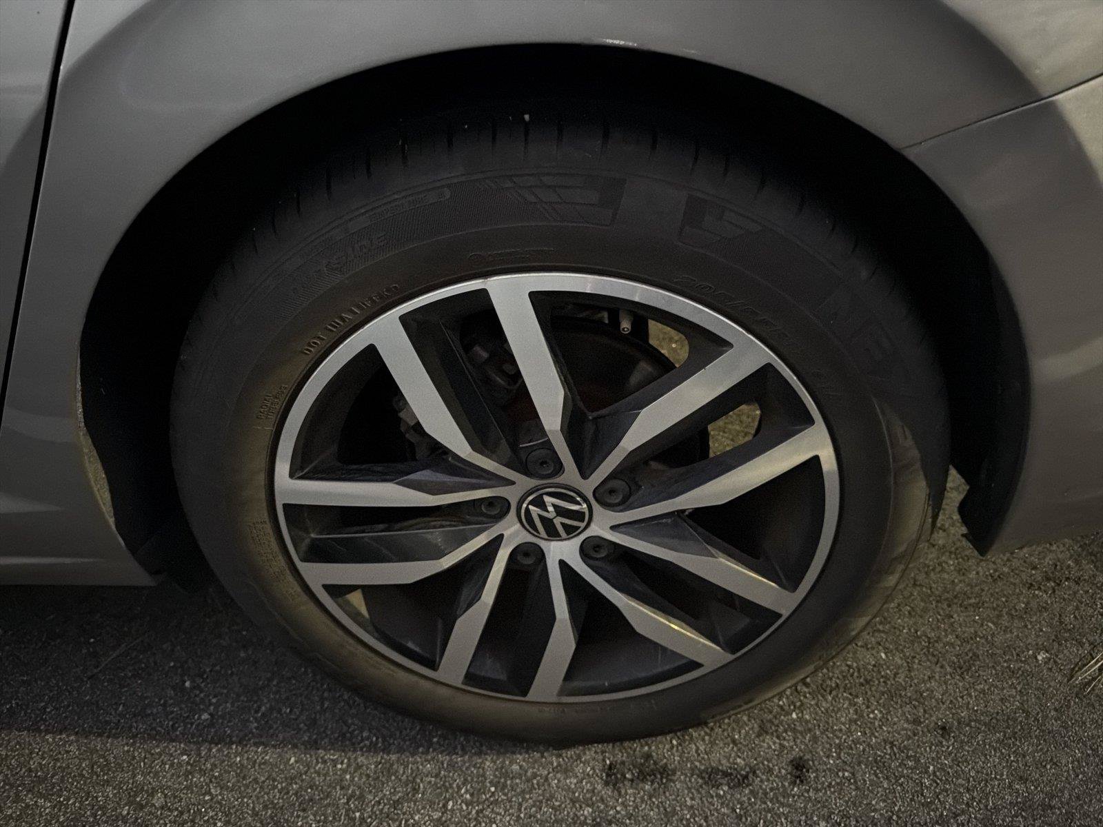 Used 2025 Volkswagen Jetta SE FWD image 7