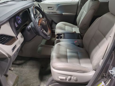 Used 2017 Toyota Sienna XLE image 17