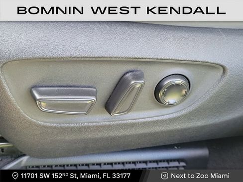 Used 2024 Toyota Sienna Limited image 14