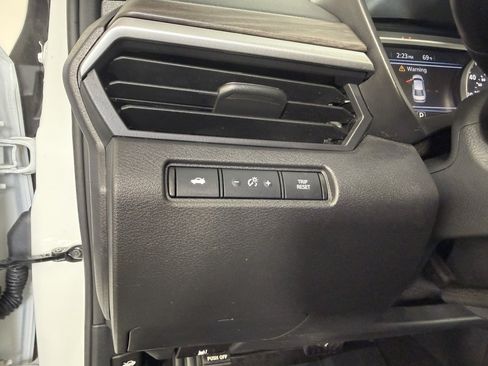 Used 2025 Nissan Altima 2.5 SV FWD image 21