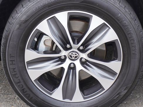 Used 2021 Toyota Highlander XLE image 4