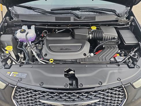 New 2026 Chrysler Pacifica Limited AWD/4WD image 26