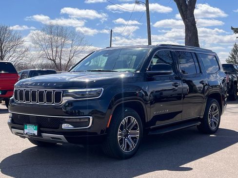 Used 2024 Jeep Wagoneer Series II w/ Flexible Seating Group image 4