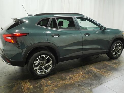 Used 2025 Chevrolet Trax LT w/ Driver Confidence Package FWD image 4