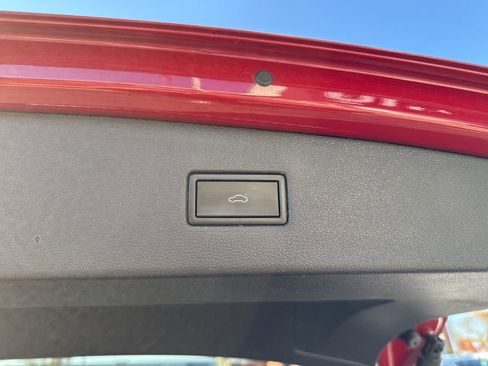 Used 2018 Volkswagen Tiguan SEL image 53