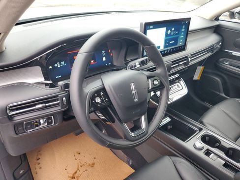 New 2026 Lincoln Corsair Premiere image 13