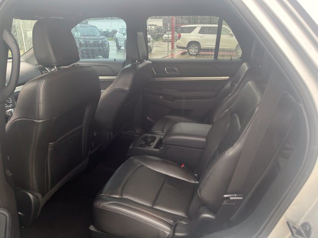 Used 2018 Ford Explorer XLT w/ Equipment Group 202A AWD/4WD image 6