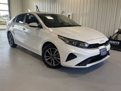 Used 2022 Kia Forte LXS image 1