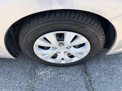 Used 2012 Honda Civic LX image 9