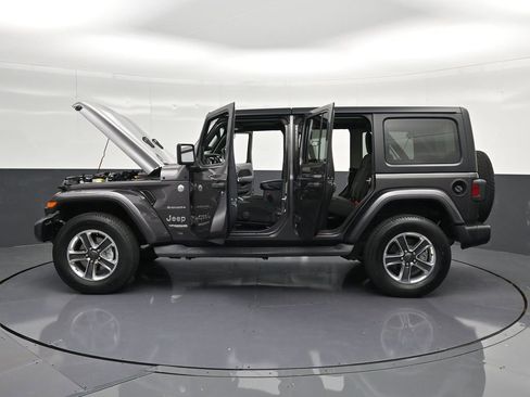 Used 2018 Jeep Wrangler Unlimited Sahara AWD/4WD image 44