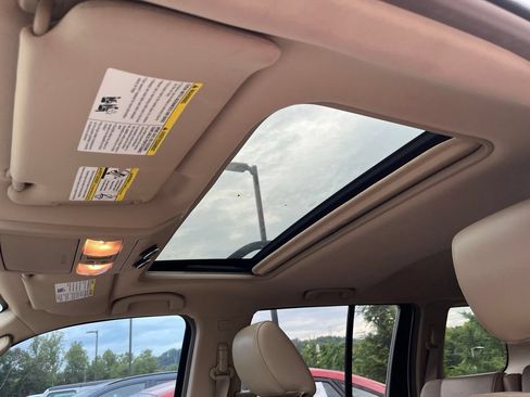 Used 2010 Nissan Pathfinder LE AWD/4WD image 8