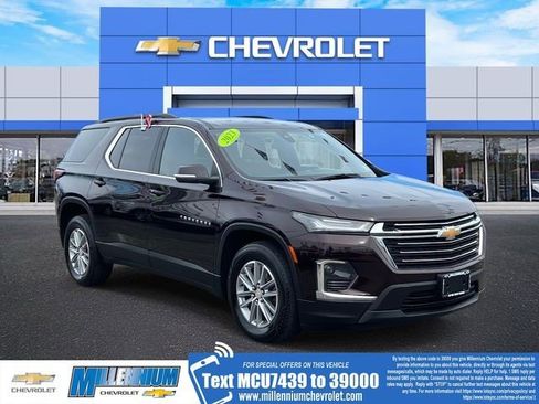 Certified 2023 Chevrolet Traverse LT w/ Rear Camera Mirror Package image 1