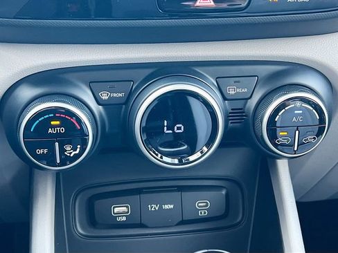 New 2025 Hyundai Venue SEL FWD image 15