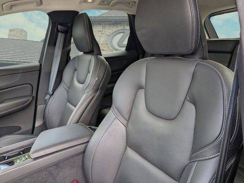 Used 2022 Volvo XC60 B5 Inscription w/ Advanced Package image 6
