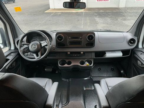 Used 2022 Mercedes-Benz Sprinter 1500 image 26