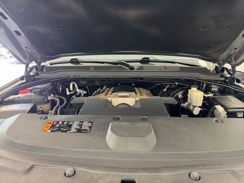 Used 2020 Cadillac Escalade Luxury w/ Escalade Sport Edition image 21