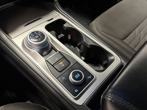 Used 2020 Ford Explorer XLT w/ Comfort Package image 15