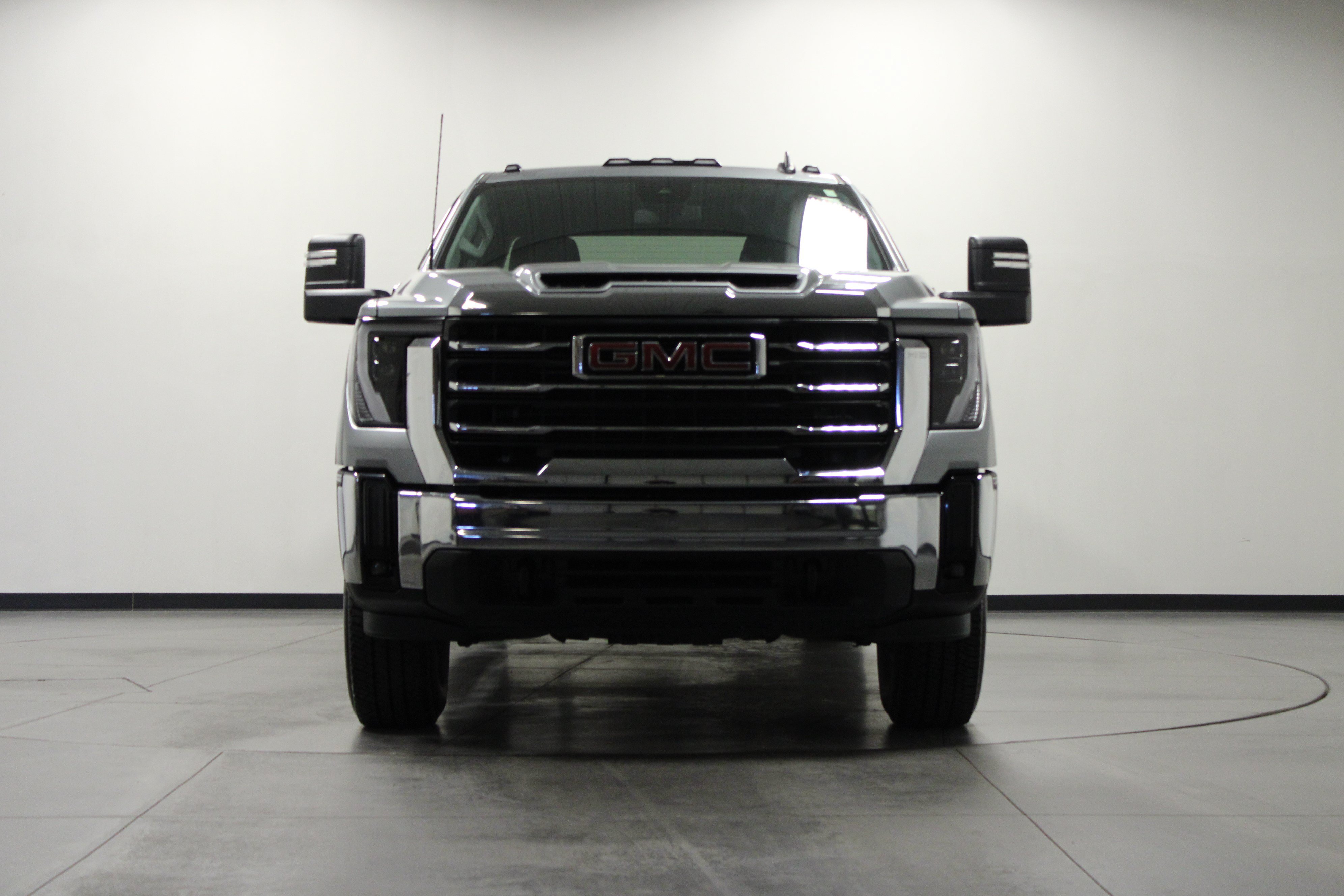 Used 2025 GMC Sierra 2500 SLE w/ SLE Convenience Package AWD/4WD image 9