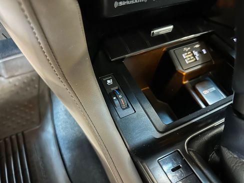 Used 2023 Lexus GX 460 Premium image 31