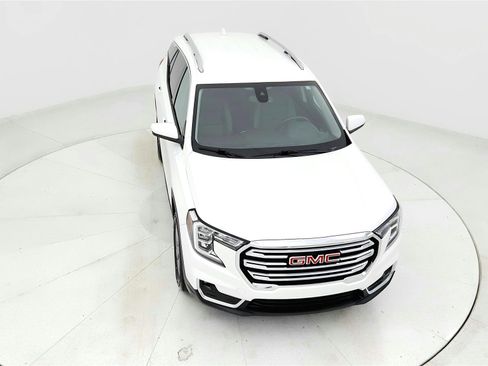 Used 2024 GMC Terrain SLT image 16