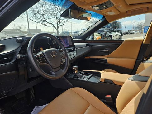 Used 2025 Lexus ES 350 w/ Premium Package image 10